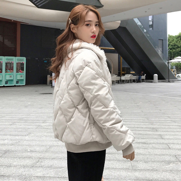 Modern női kabát pehelygallérral, két színben