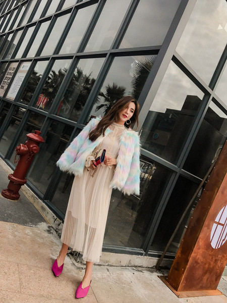 Palton de puf de damă modern de culoare deschisă