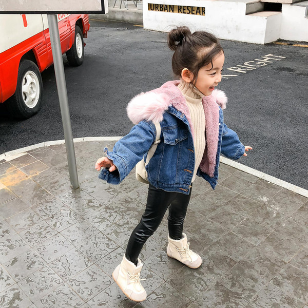 Korszerű gyermek farmerdzseki puha béléssel és kapucnival