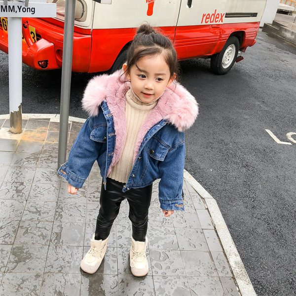 Korszerű gyermek farmerdzseki puha béléssel és kapucnival