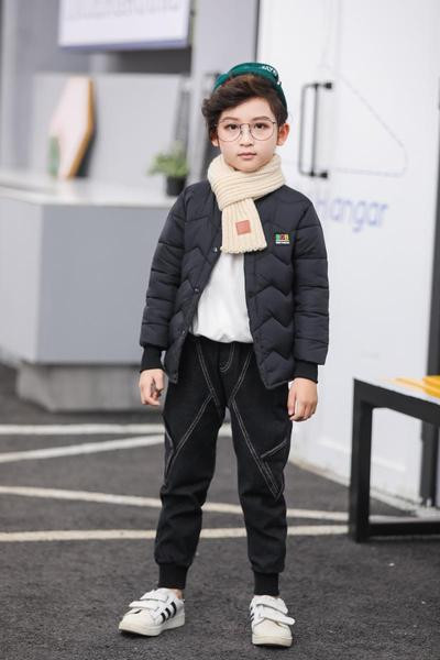 Modern gyerekkabát fiúknak három színben