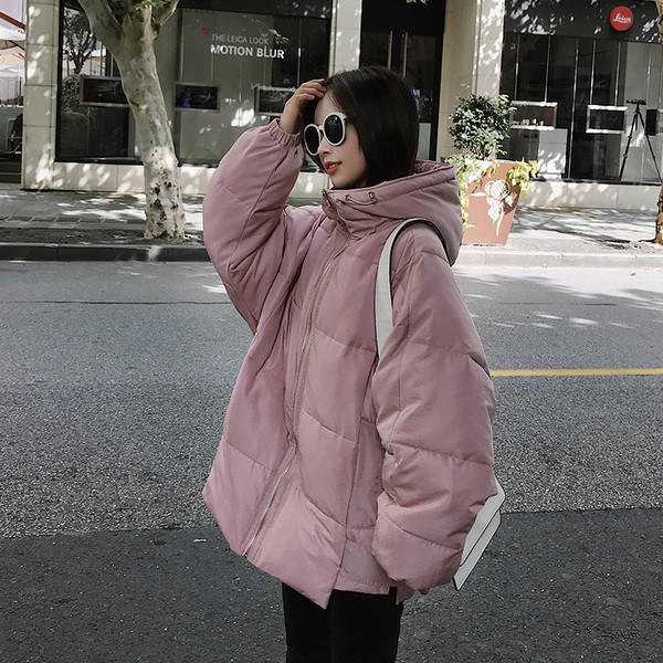 Női kabát fehér és rózsaszín széles modellben