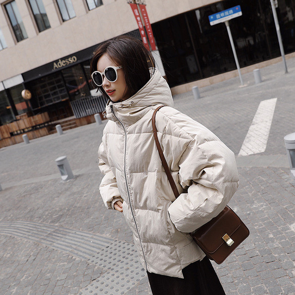 Női kabát fehér és rózsaszín széles modellben