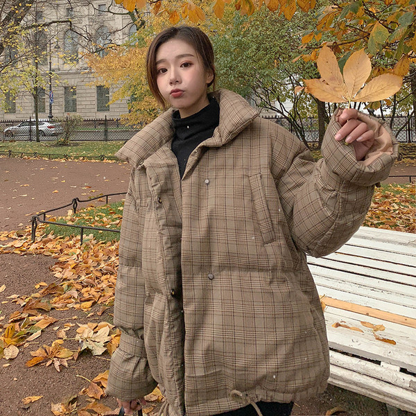 Stílusos női kockás kabát