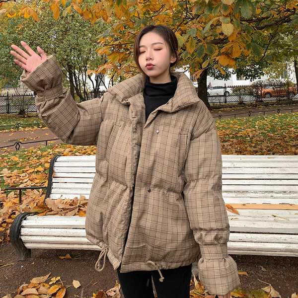 Stílusos női kockás kabát