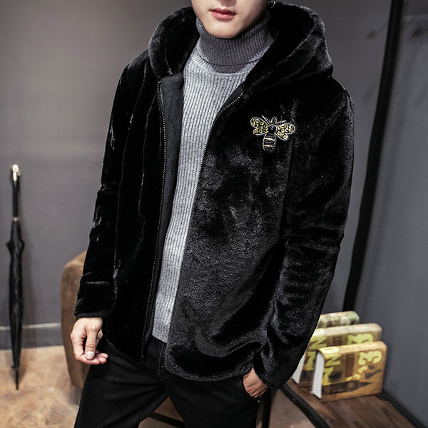 Új modell férfi pehelykabát fekete színben - három modell