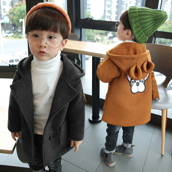 Modern gyerekkabát fiúknak rátéttel, három színben