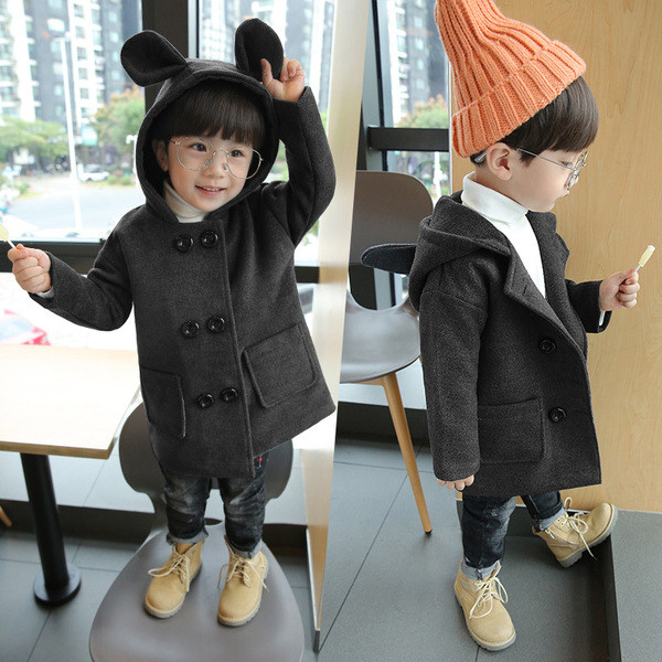 Modern gyerekkabát fiúknak rátéttel, három színben