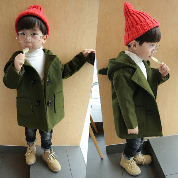 Modern gyerekkabát fiúknak rátéttel, három színben