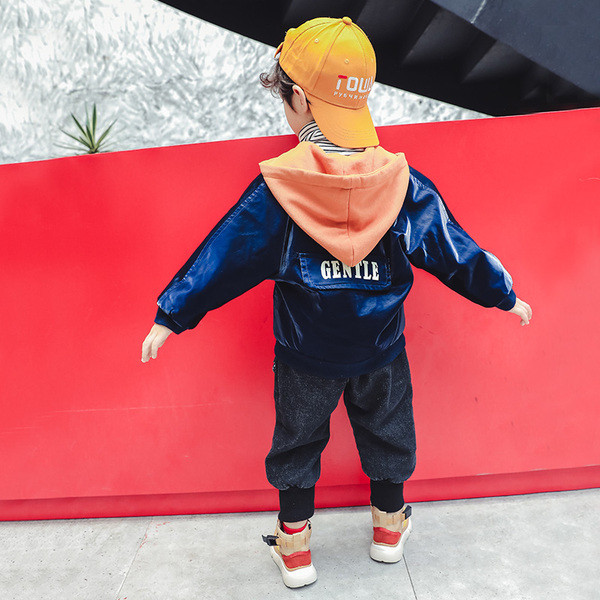 Gyermek kabát fiúknak két színben - piros és kék