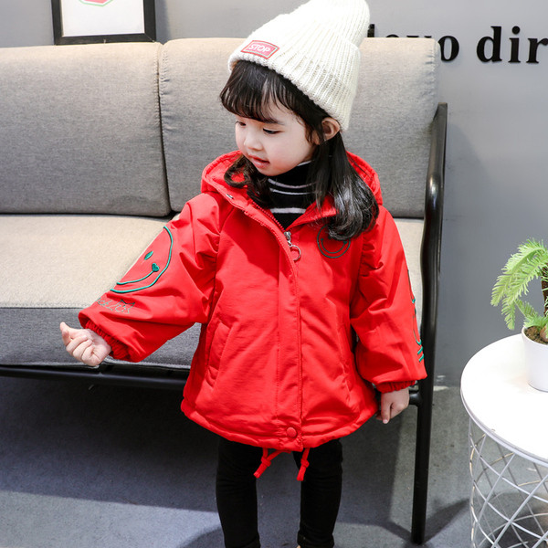 Modern gyerekdzseki lányoknak hímzéssel az ujjain