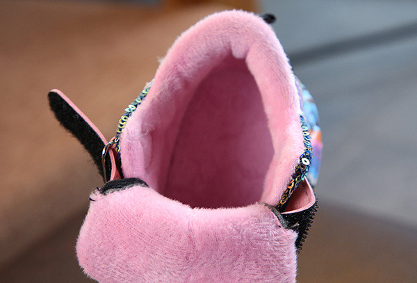 Téli tornacipő fiúknak és lányoknak rózsaszín és fekete színben