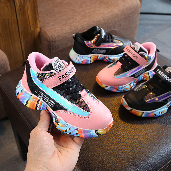 Téli tornacipő fiúknak és lányoknak rózsaszín és fekete színben