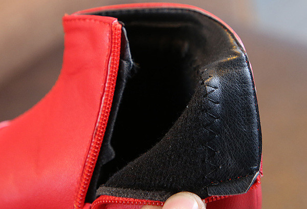 Öko bőrből készült téli gyerekcsizma lányoknak piros és fekete színben