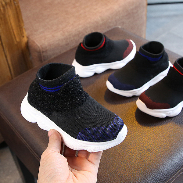 Téli gyerek tornacipő fiúknak nyakkendő nélkül, két színben