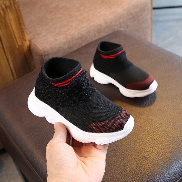 Téli gyerek tornacipő fiúknak nyakkendő nélkül, két színben