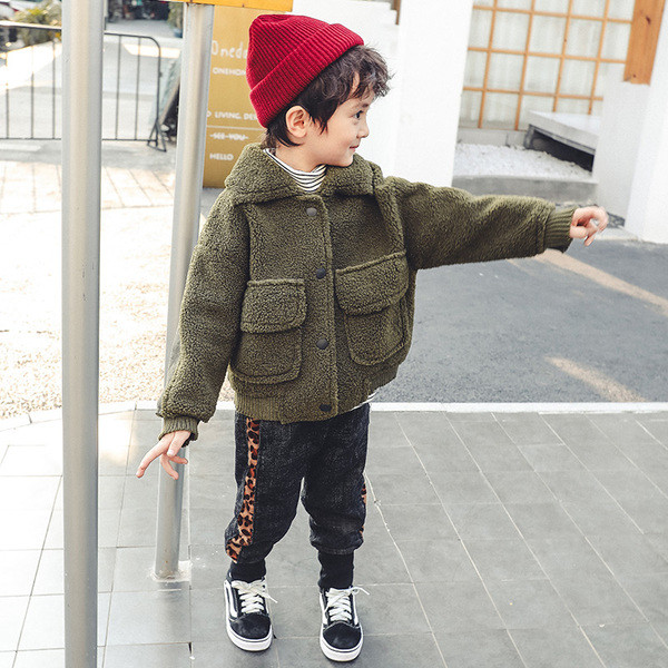 Детско яке за момчета с надпис в зелен цвят