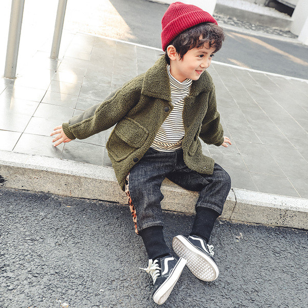 Детско яке за момчета с надпис в зелен цвят