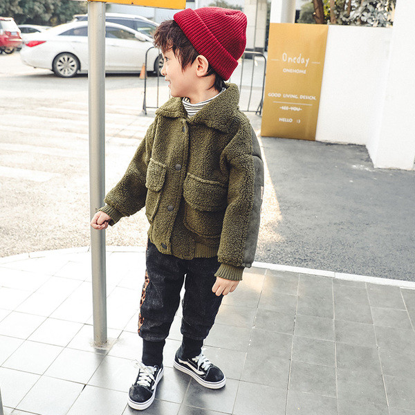 Детско яке за момчета с надпис в зелен цвят