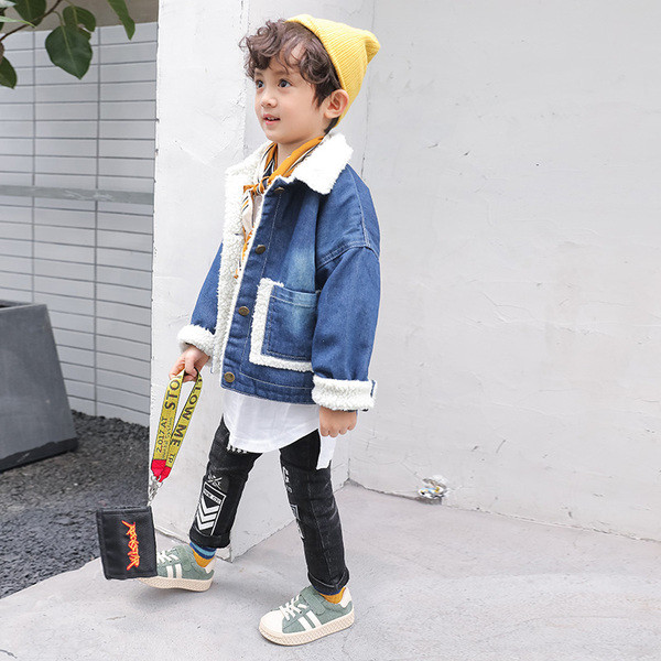 Gyerek kabát fiúknak puha béléssel, kék színben