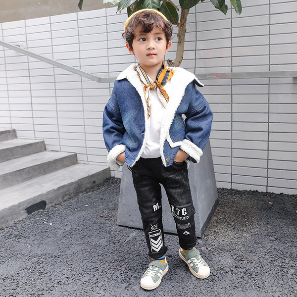 Gyerek kabát fiúknak puha béléssel, kék színben