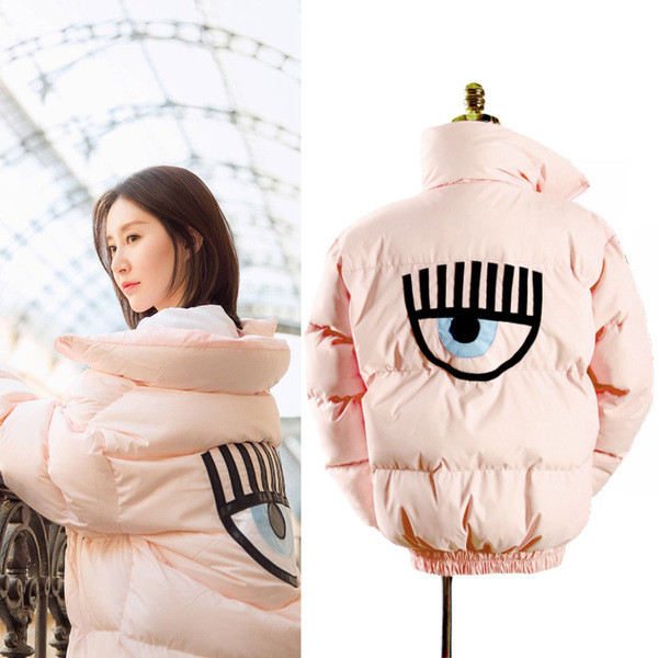 Modern női kabát, hátulján rózsaszín mintával