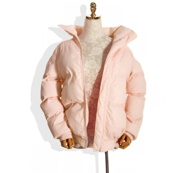 Modern női kabát, hátulján rózsaszín mintával