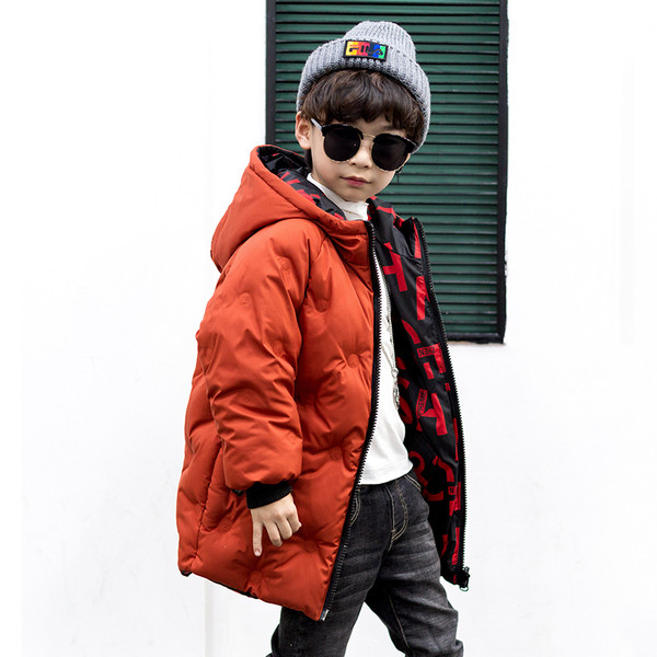 Modern kétoldalas gyerekkabát fiúknak