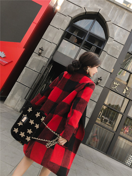 Női alkalmi kabát zsebekkel - hosszú modell