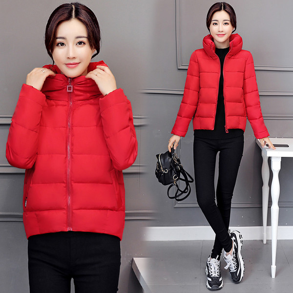 Modern női kabát, hátoldalán több színben hímzéssel