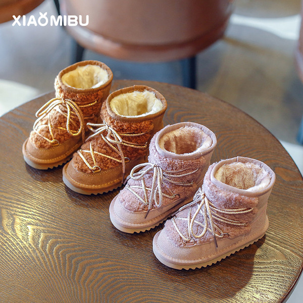 Stílusos gyerekcsizma lányoknak dekoratív nyakkendővel