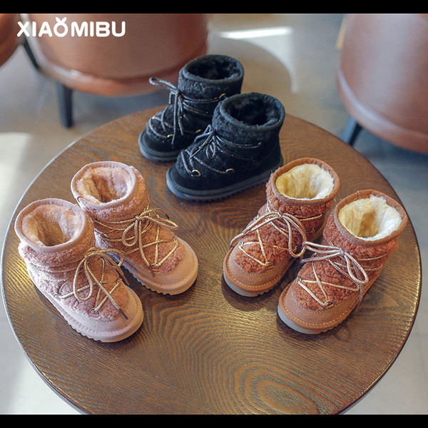 Stílusos gyerekcsizma lányoknak dekoratív nyakkendővel