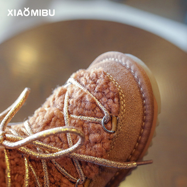 Stílusos gyerekcsizma lányoknak dekoratív nyakkendővel