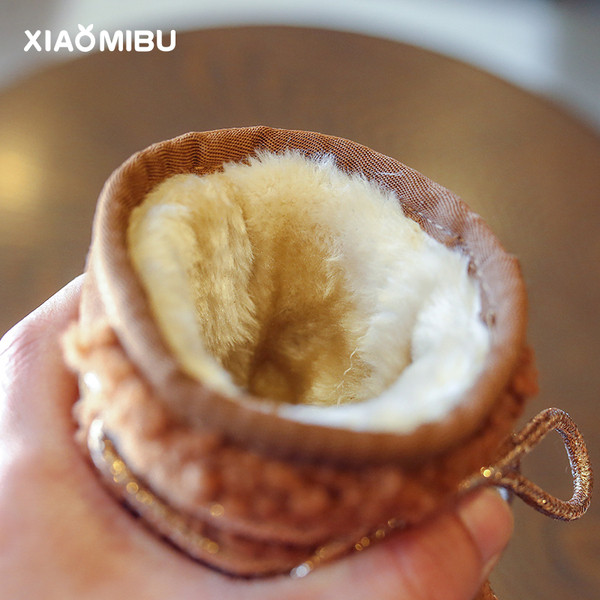 Stílusos gyerekcsizma lányoknak dekoratív nyakkendővel