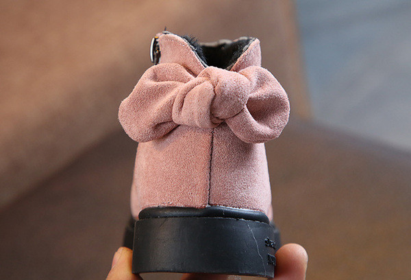 Gyerekcsizma lányoknak rózsaszín, fekete és barna szalaggal