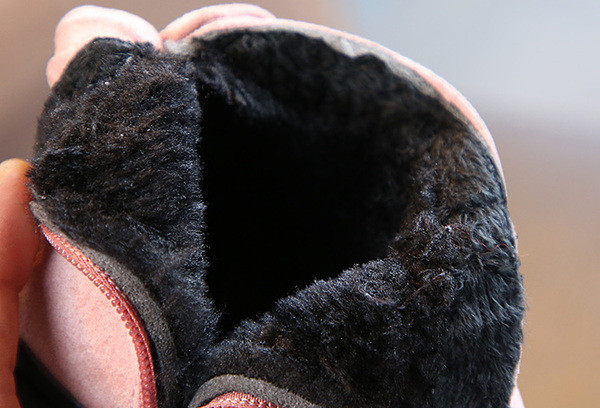 Gyerekcsizma lányoknak rózsaszín, fekete és barna szalaggal