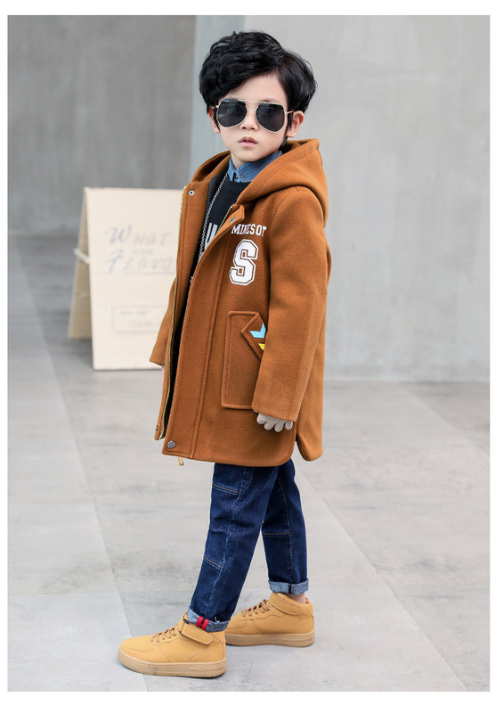 Modern gyerekkabát fiúknak három színben