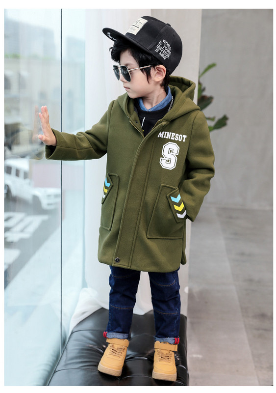 Modern gyerekkabát fiúknak három színben