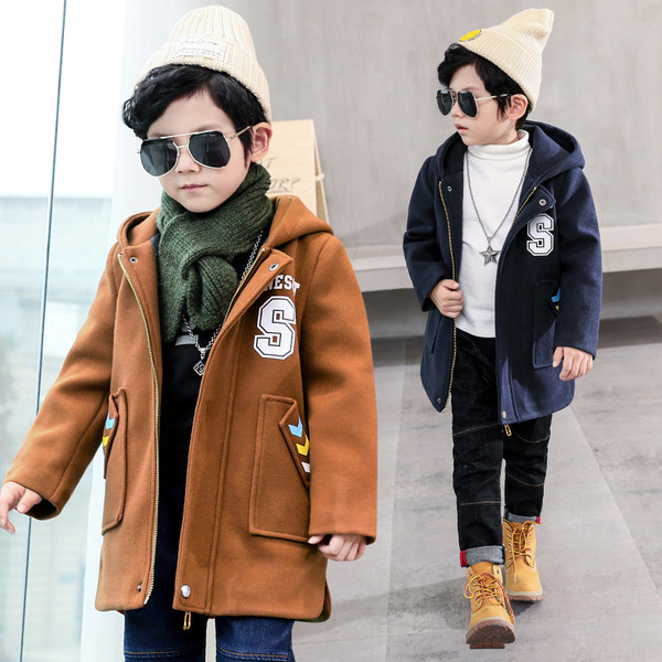 Modern gyerekkabát fiúknak három színben