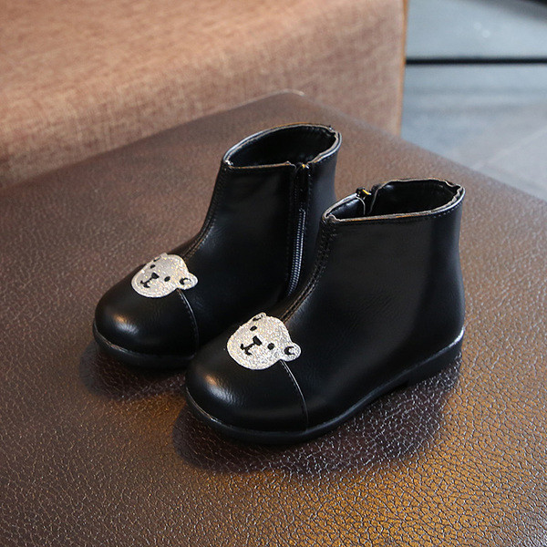 Öko bőrből készült gyerekcsizma lányoknak plüssmackóval fekete és barna színben