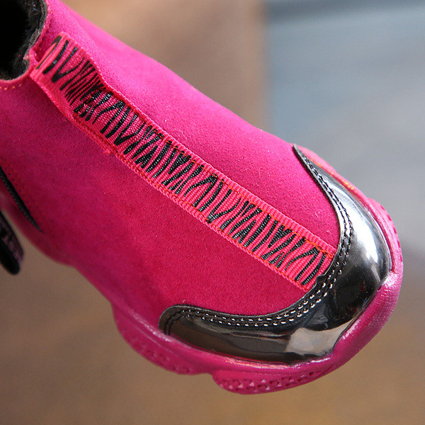 Gyerek sportcipő lányoknak fekete, lila és ciklámen színben