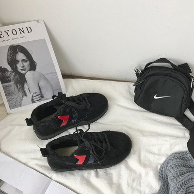 Női téli tornacipő színes szegéllyel és puha béléssel, két színben