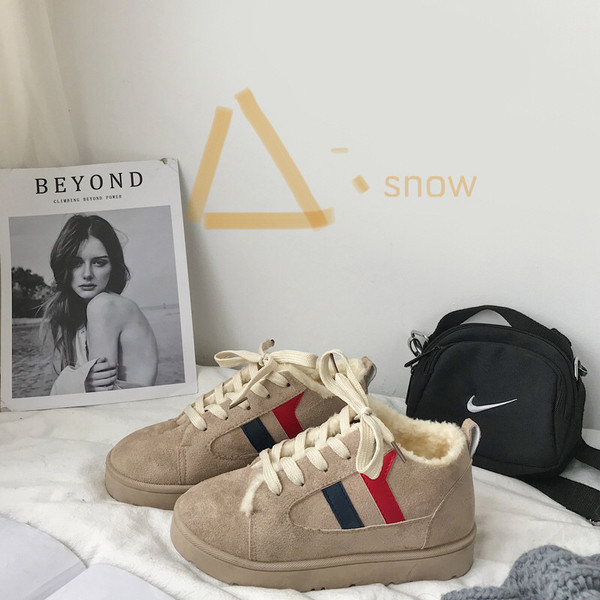 Női téli tornacipő színes szegéllyel és puha béléssel, két színben