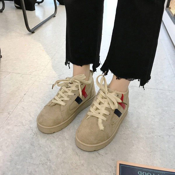 Női téli tornacipő színes szegéllyel és puha béléssel, két színben