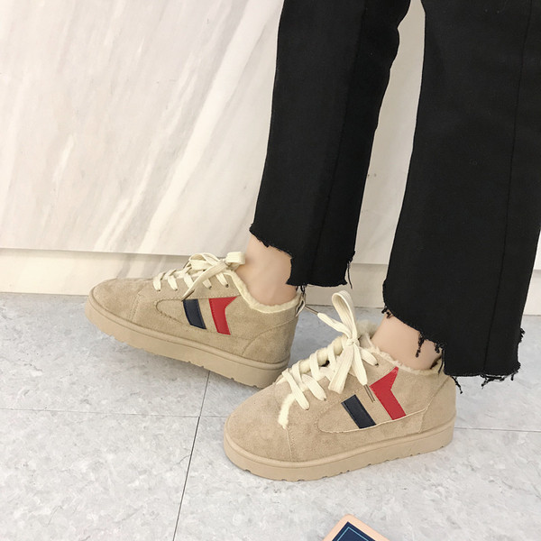 Női téli tornacipő színes szegéllyel és puha béléssel, két színben