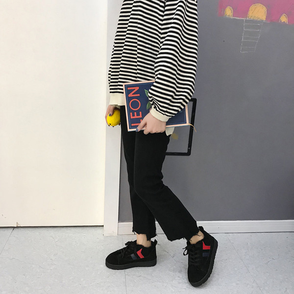 Női téli tornacipő színes szegéllyel és puha béléssel, két színben