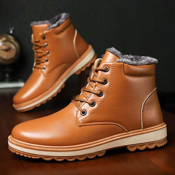 Κομψές ανδρικές δερμάτινες μπότες με ανάγλυφη σόλα
