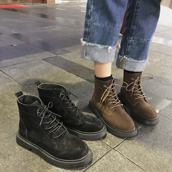 Női kubai fekete és barna nyakkendővel