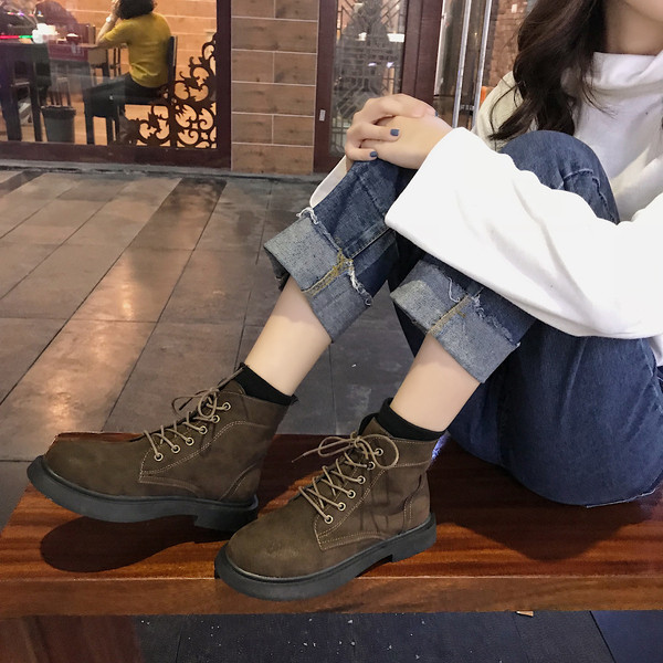 Női kubai fekete és barna nyakkendővel