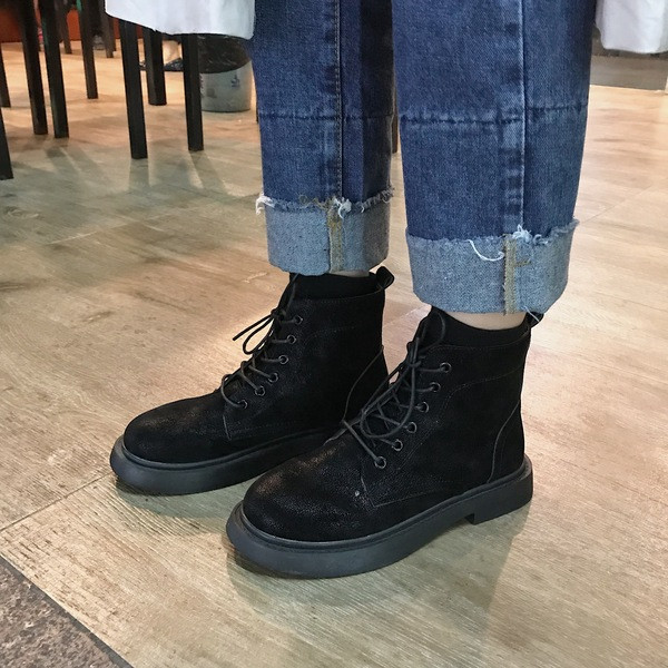 Női kubai fekete és barna nyakkendővel